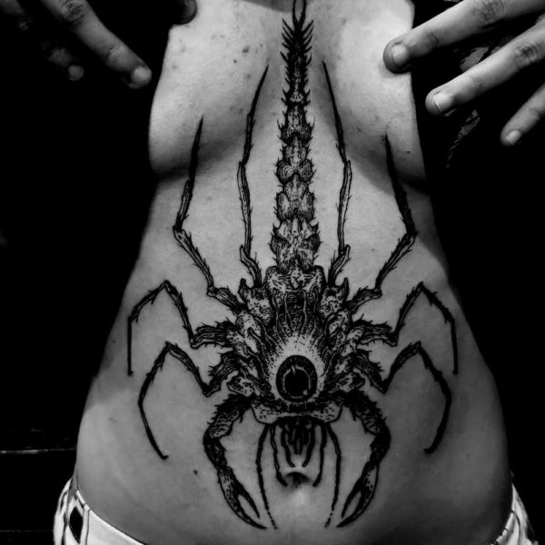 antoine-blackhare_tattoo_toulouse_L_flash_dangerous-crab_002-blackwhite