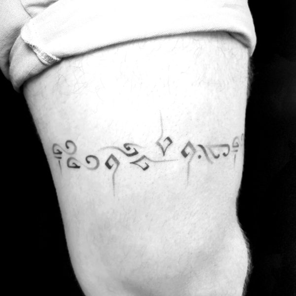 cuisse-2-retouche-1-scaled-blackwhite